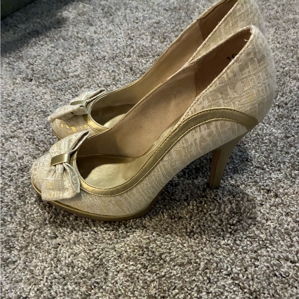 Seychelles Beige Bow Peep-Toe Heels - Picture 3 of 5